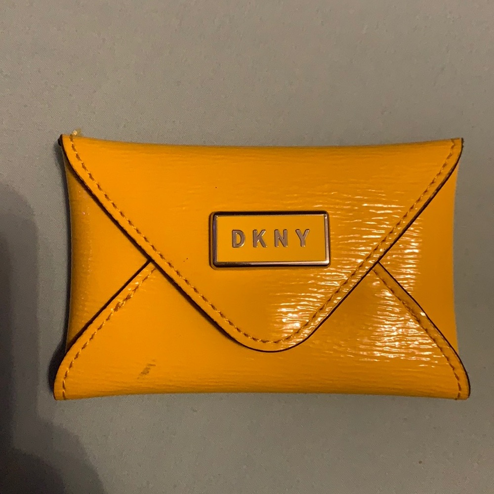 DKNY wallet still in a good condition